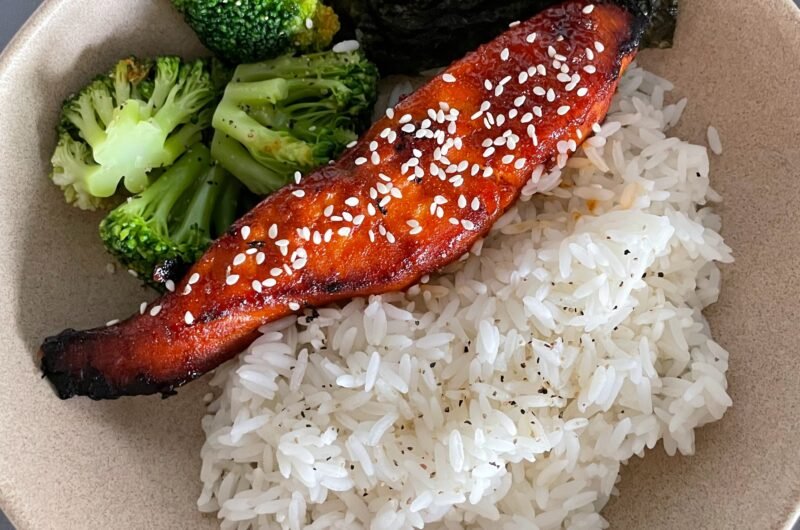 15-Minute Easy Sticky Gochujang Salmon